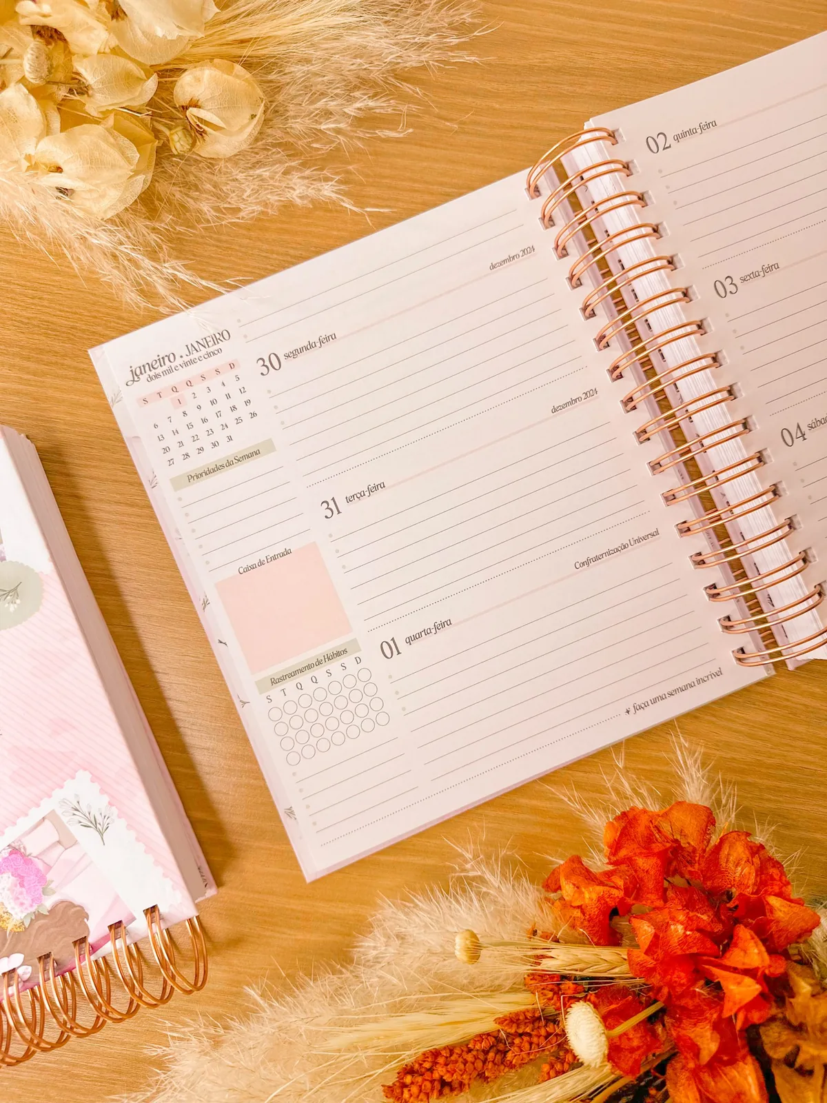 Detalhe de um planner personalizado Peonia de Papel